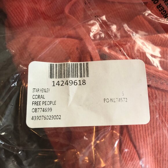 Free People We the Free Star Henley Top Coral Small NWT - Picture 4 of 6